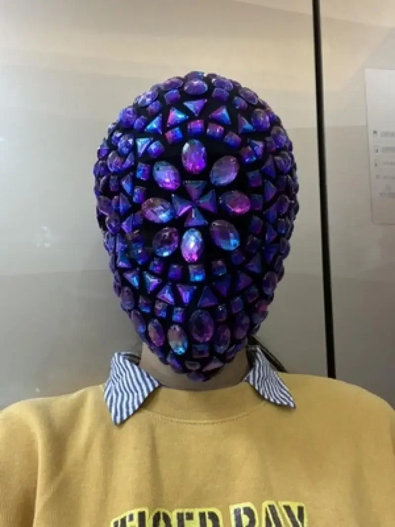 Máscara de erizo con púas, remaches y pedrería para eventos - imagen 4