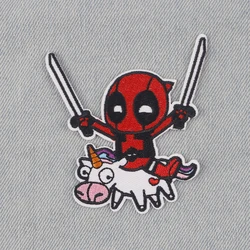 Parche bordado héroe divertido para planchar o coser