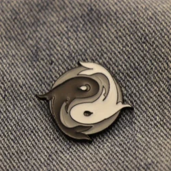 Broche pez yin-yang de metal para solapa, hombre y mujer