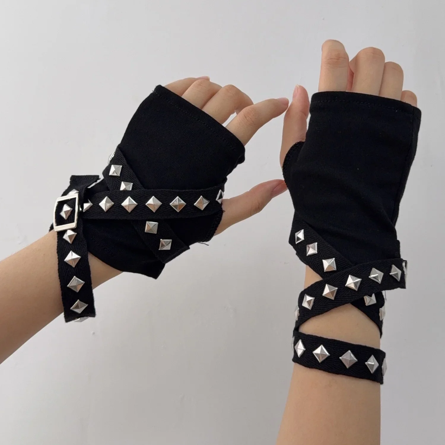 Estilo Y2K y acabado negro