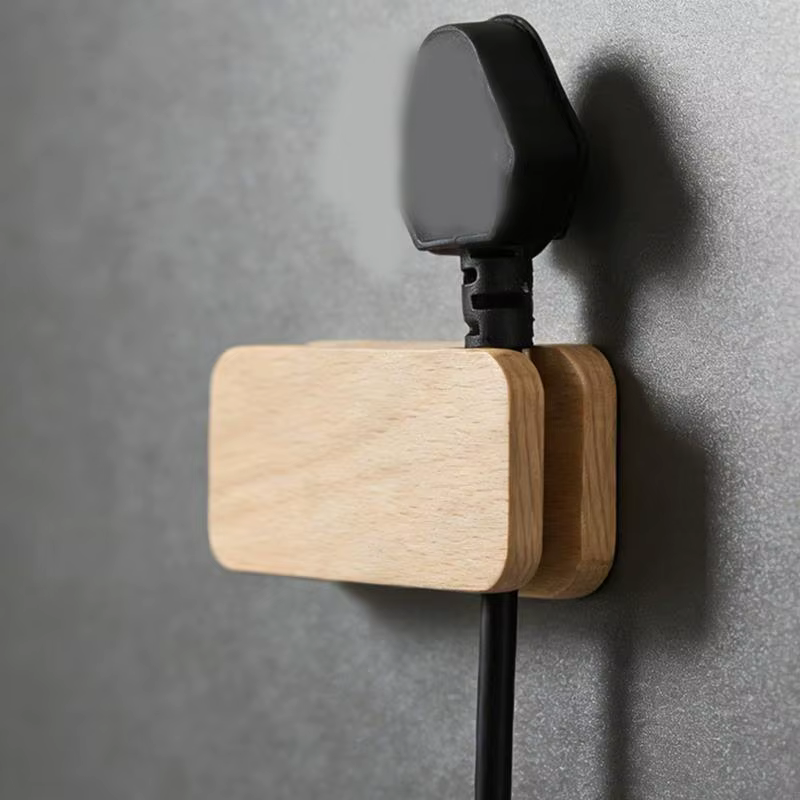 Organizador de cables de madera para extensiones y enchufes seguros