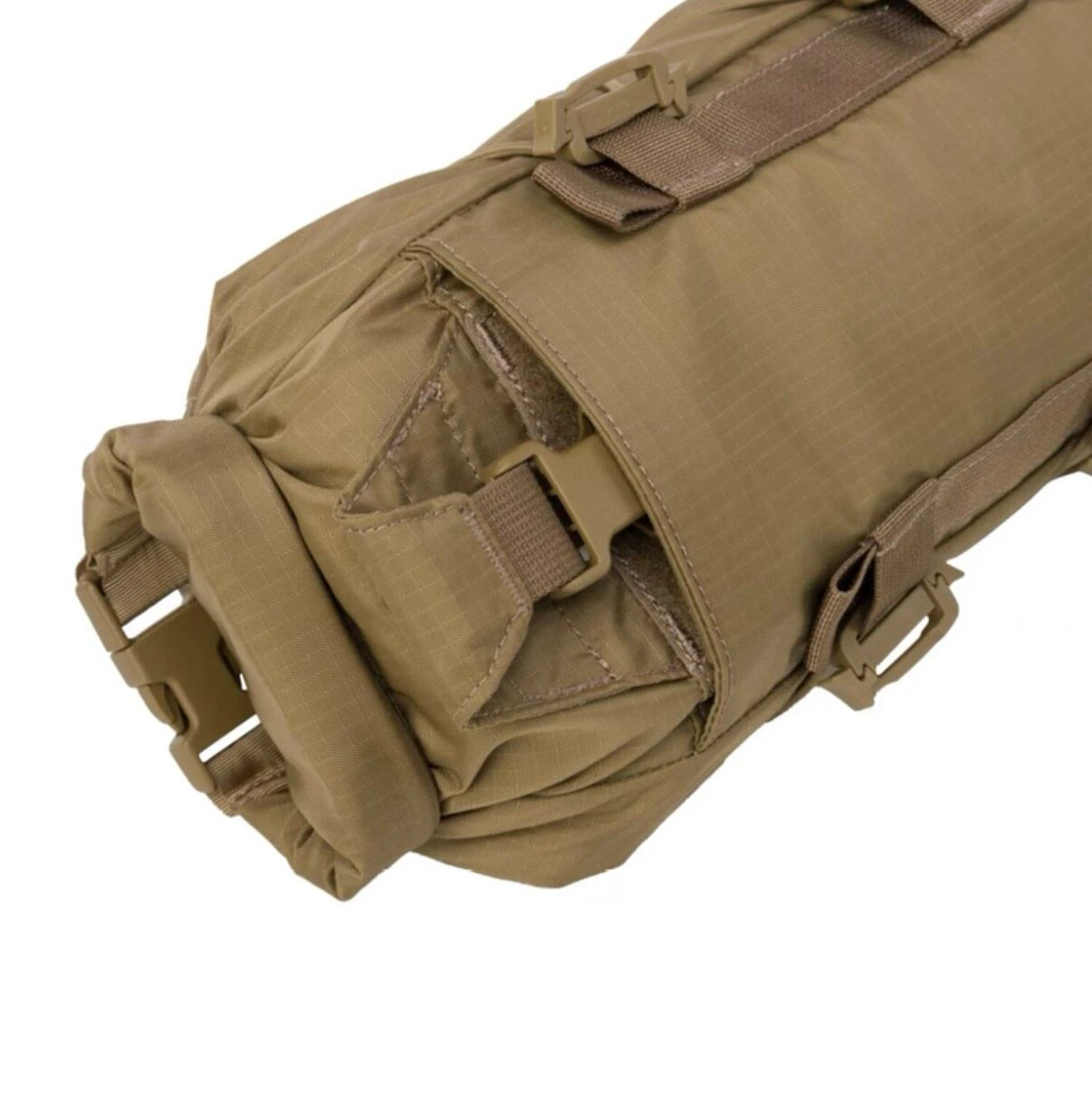 Bolso cilíndrico con espacio compacto