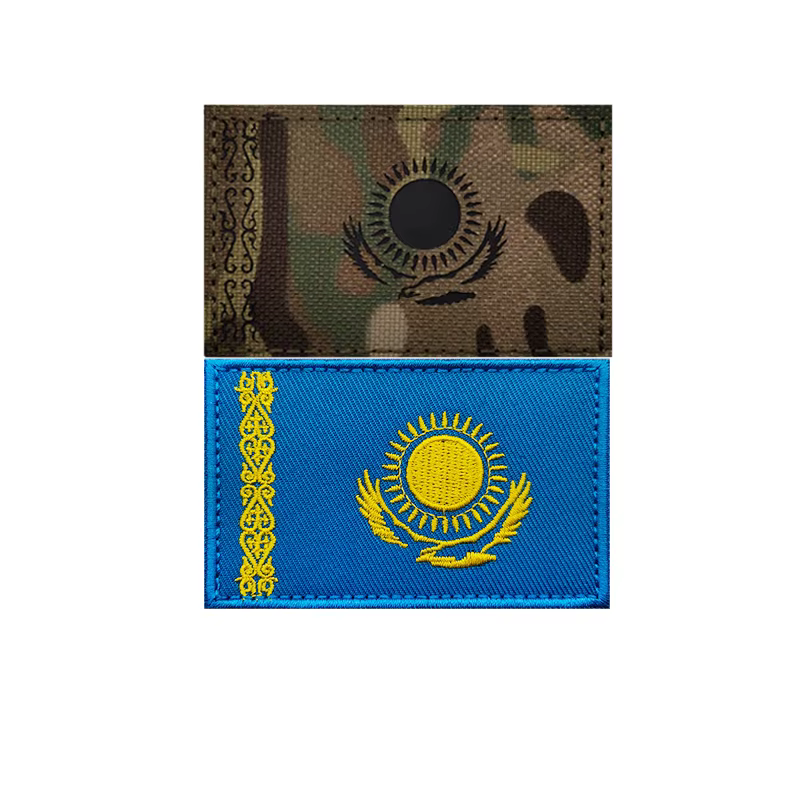 Parche bordado de bandera de Kazajstán sobre fondo blanco