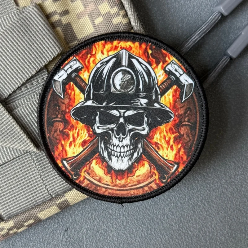 Parche táctico de calavera bombero con hacha – Gancho y bucle