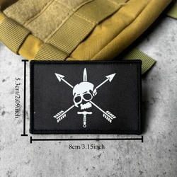 Parche táctico militar calavera y flechas cruzadas con velcro