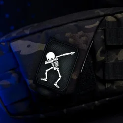 Parche táctico calavera nocturna – PVC luminoso con gancho MOLLE