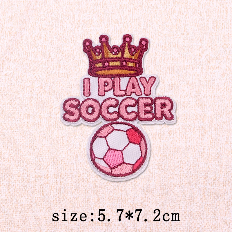 Parche termoadhesivo fútbol rosa con bordado cereza corona y bota - imagen 2