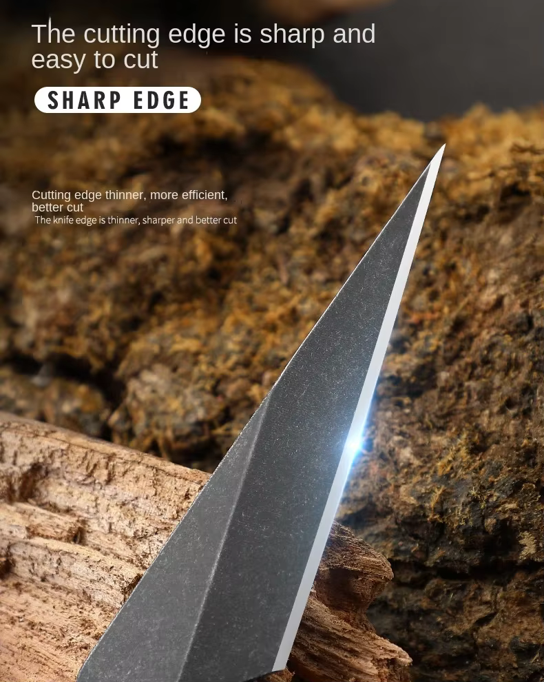 Cuchillo de pesca compacto junto a utensilios de acampada