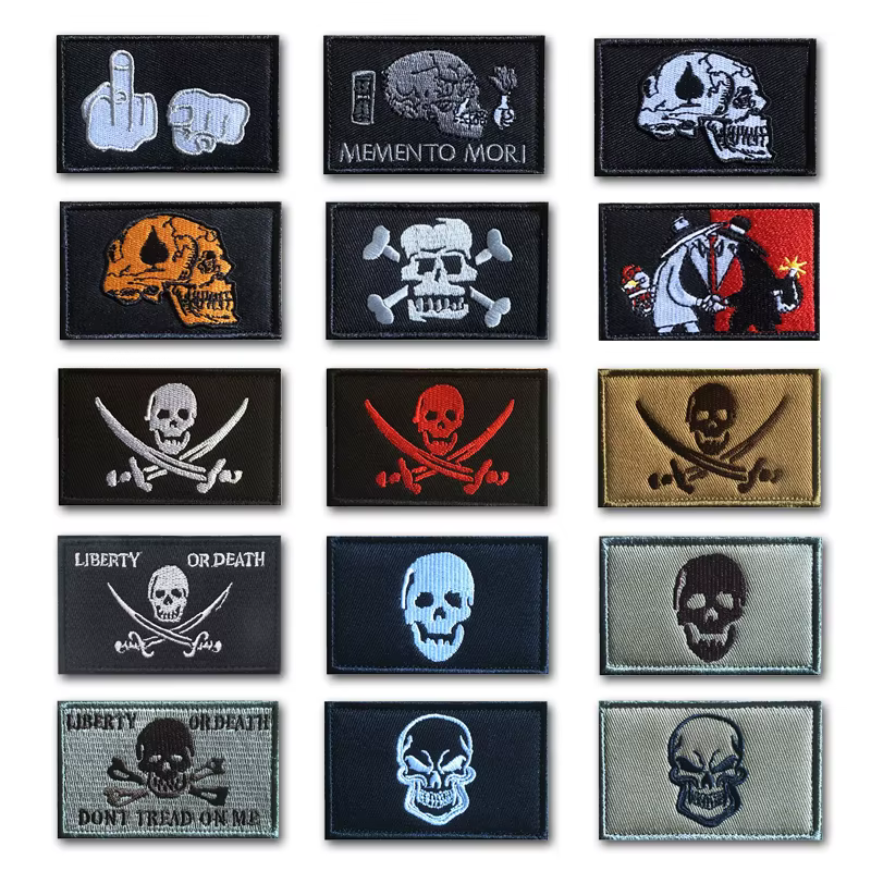 Parche táctico bordado calavera blanco negro con velcro