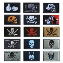 Parche táctico bordado calavera blanco negro con velcro