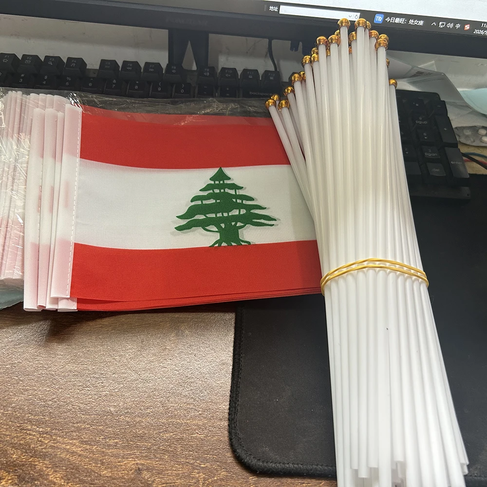Bandera Líbano con asta plástica en poliéster