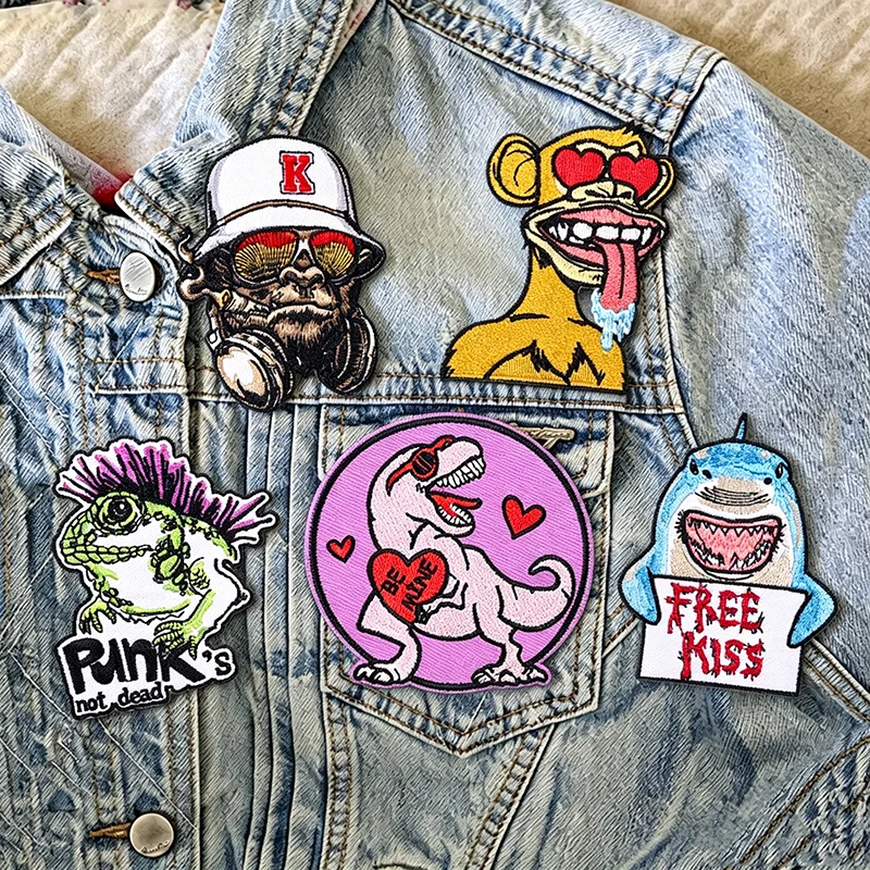 Parche bordado termoadhesivo calavera punk terror para chaqueta - imagen 3