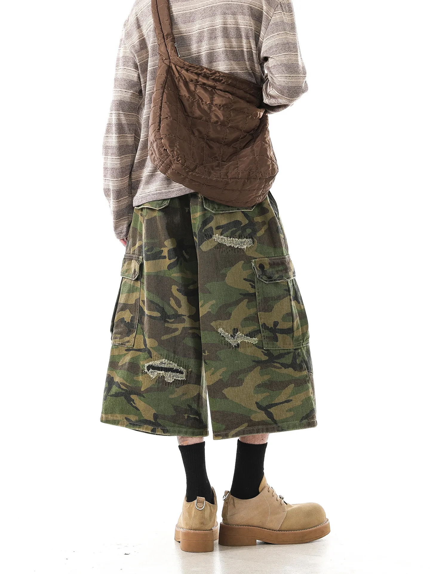 Bermudas tácticas camuflaje con parches desgastados hombre - imagen 5