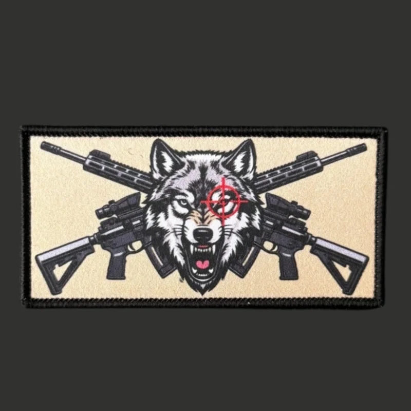Parche táctico cabeza de lobo con fusiles cruzados velcro - imagen 5