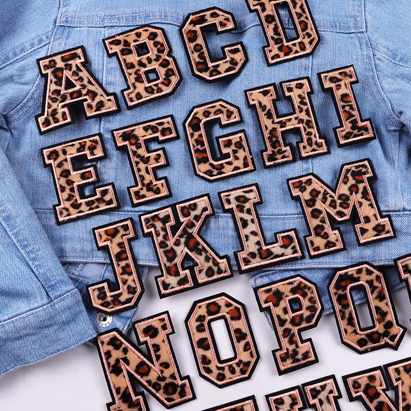 Parche bordado de letras con estampado leopardo para ropa y accesorios - imagen 5
