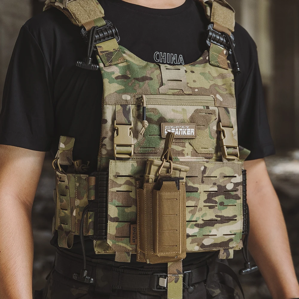 Detalle del sistema MOLLE y correas ajustables