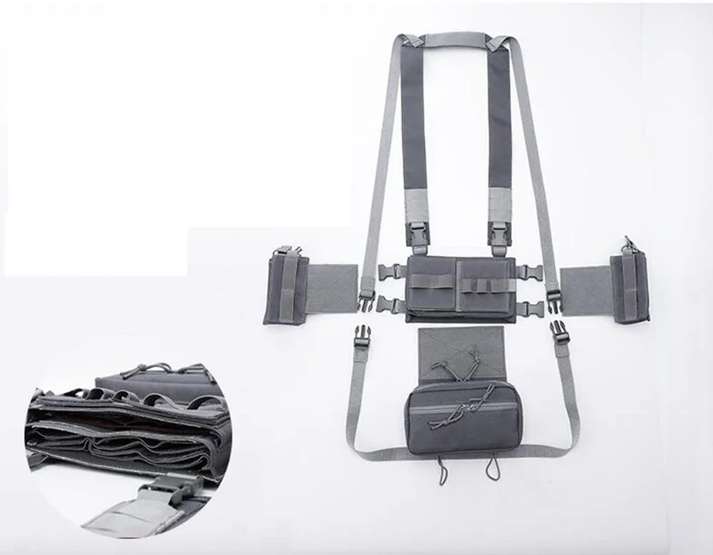 Panel frontal con bolsa de gran capacidad y cierre de velcro