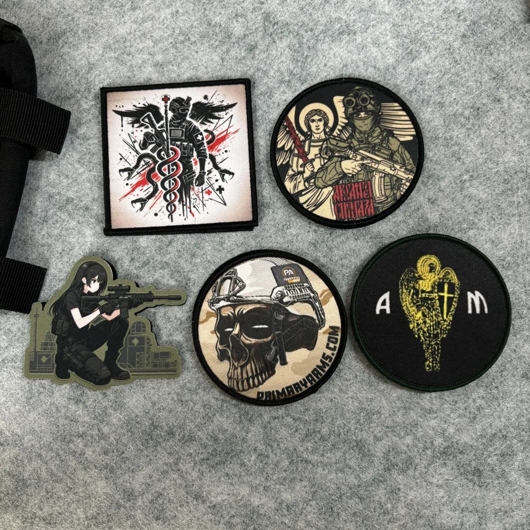 Set de parches tácticos con diseños variados