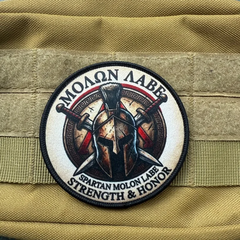 Detalle de la insignia en un parche con velcro