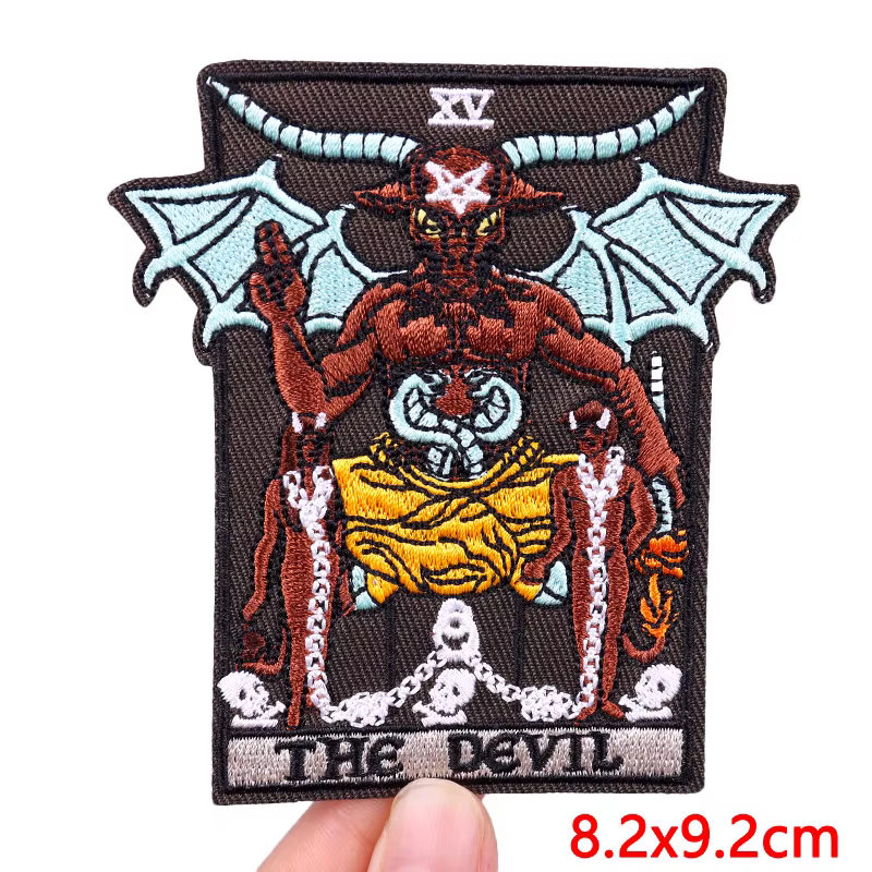 Parche Tarot bordado para planchar – insignia calavera punk en ropa - imagen 4