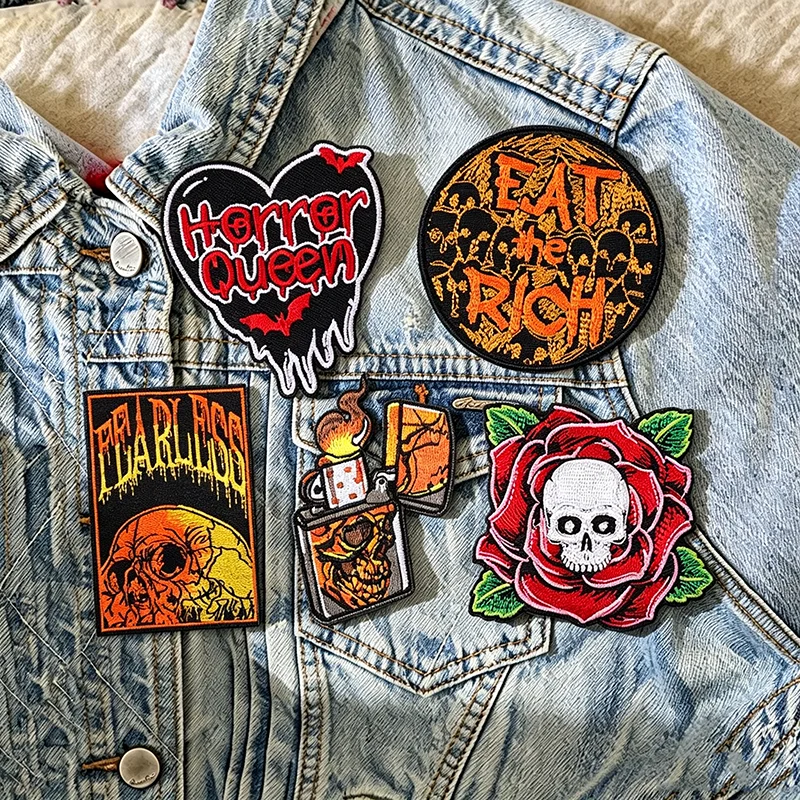 Parche bordado calavera punk con llamas – Termoadhesivo para ropa - imagen 2