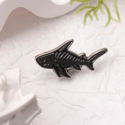 Pin táctico esmalte esqueleto de tiburón para mochila y chaqueta