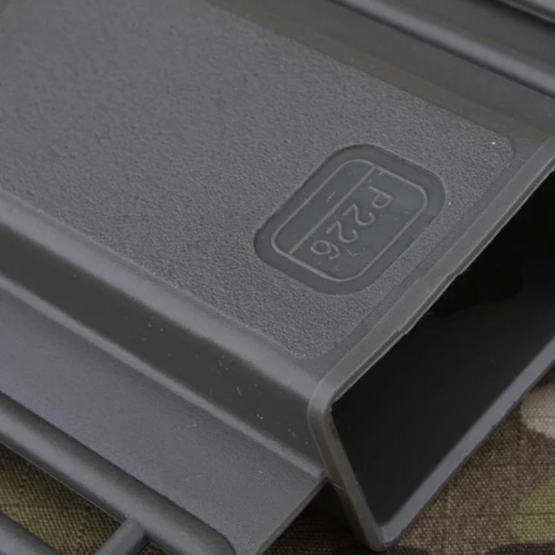 Funda táctica para pistola BD6340 mostrada con cargador insertado