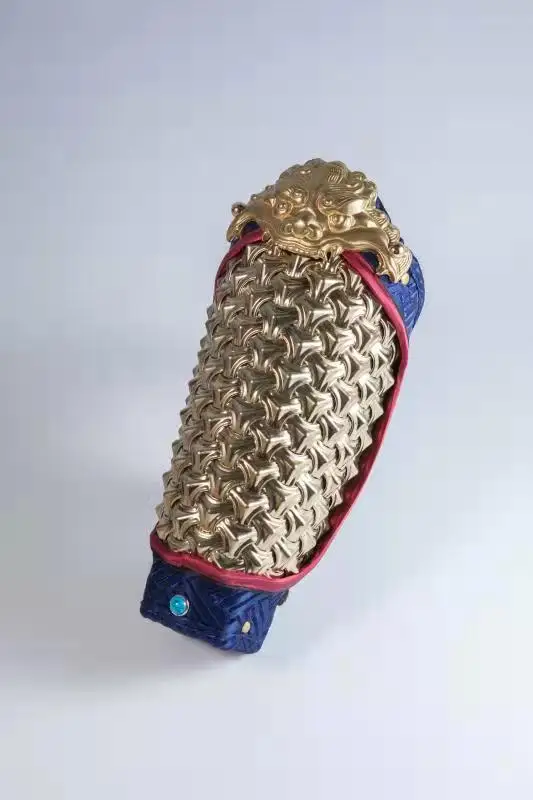 Accesorios y herrajes incluidos