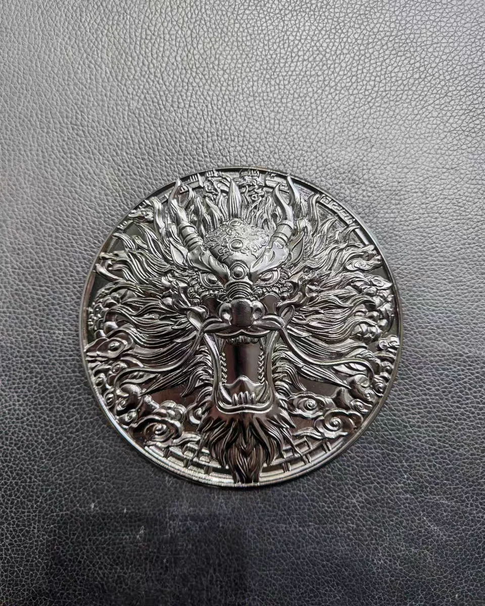 Insignia táctica metálica escudo corazón multicolor para cine - imagen 5
