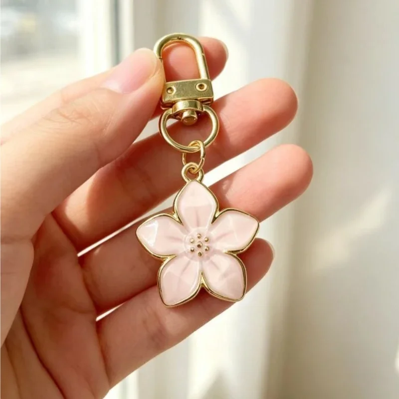 Llavero metal hoja de arce con flor y hierba colgante para coche - imagen 2