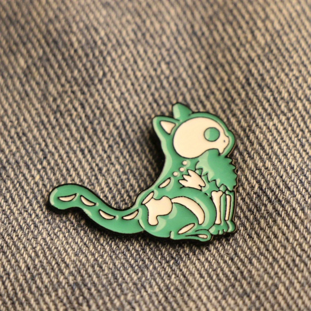 Alfiler pin caricatura gato esqueleto humorístico para mochila - imagen 4