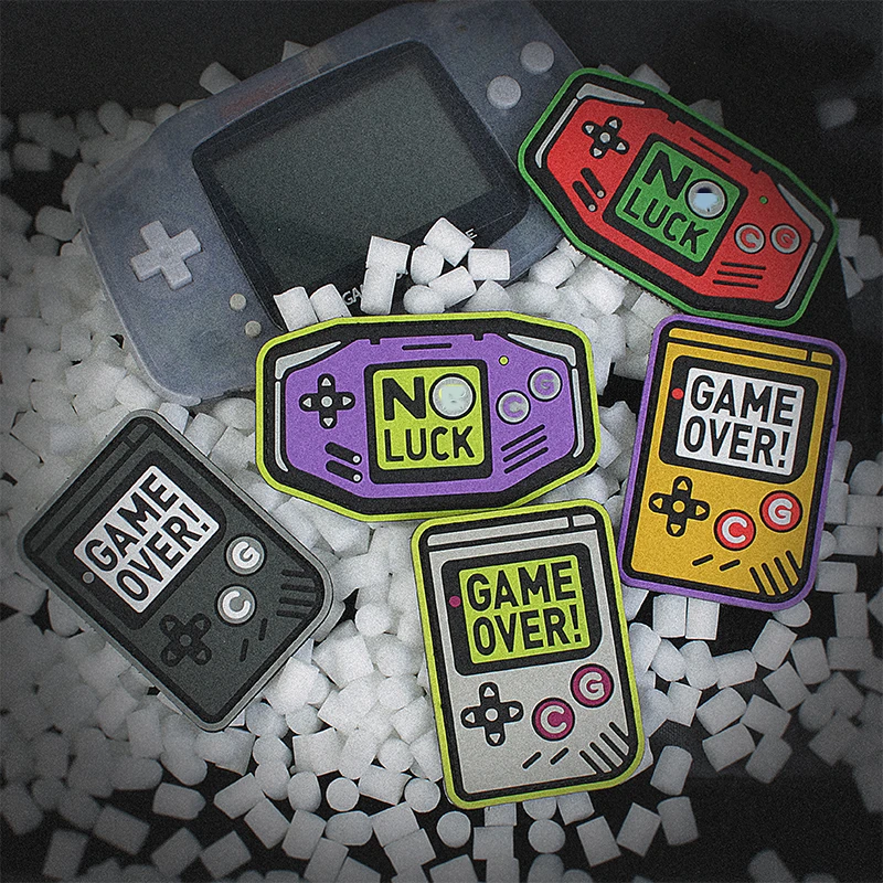 Parche 3D PVC “Game Over No Luck” sobre mochila táctica