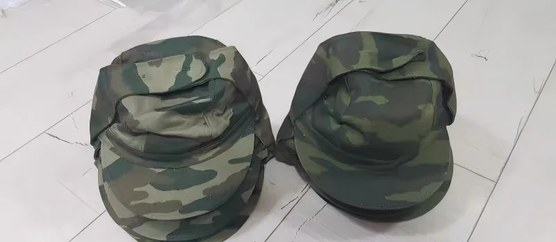 Vista del gorro en camuflaje ruso