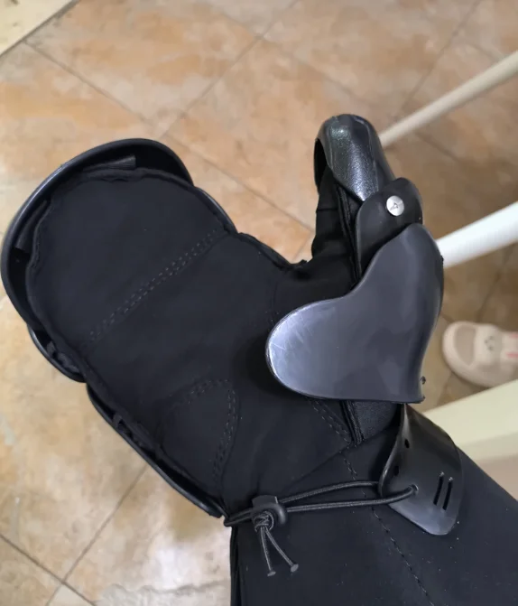 Detalle de la guarda lobster y la protección de manos