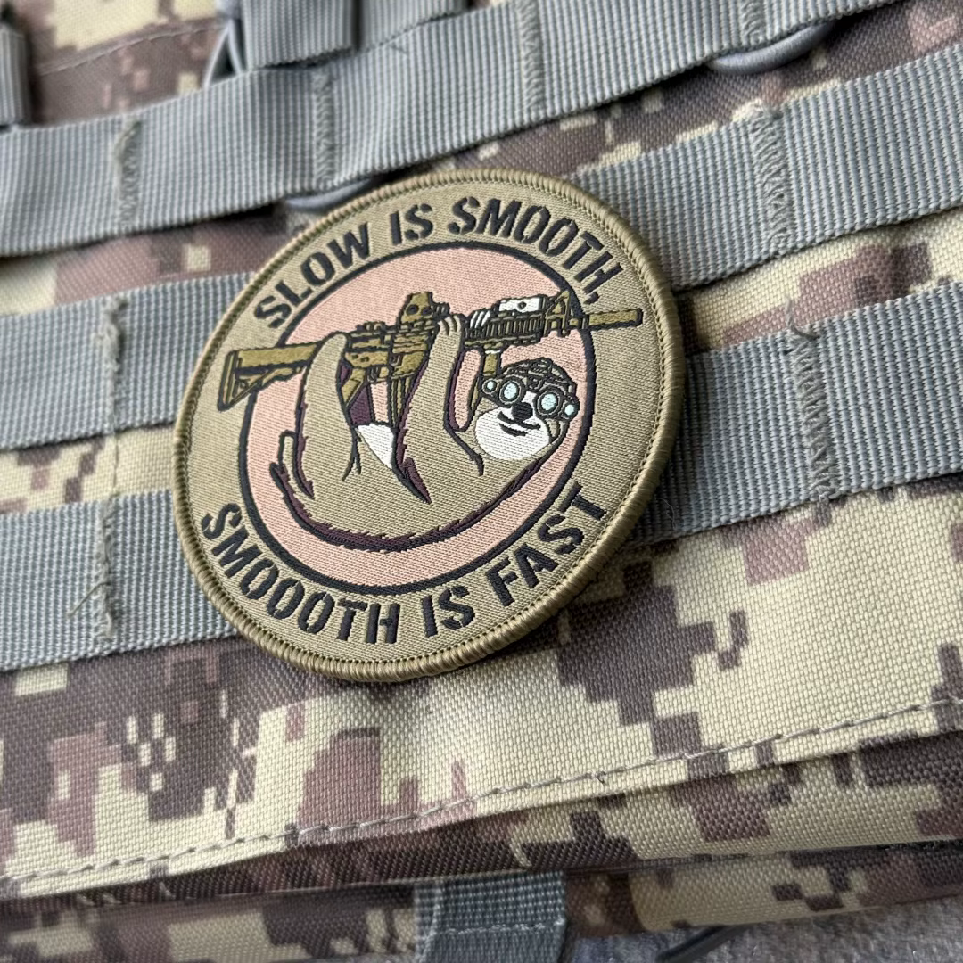 Parche puesto en uniforme militar