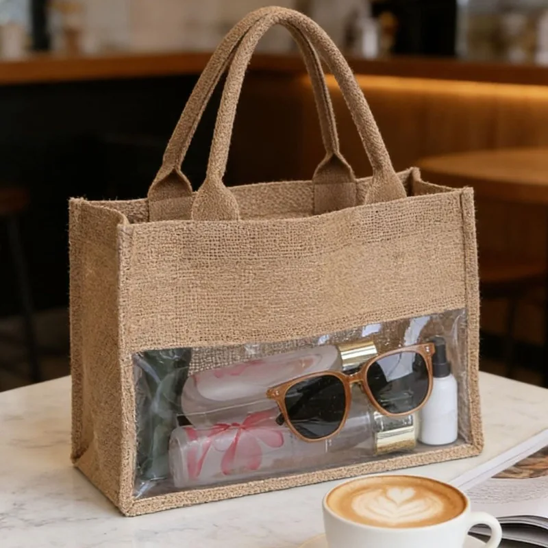Bolso tote con tejido natural y detalles de PVC