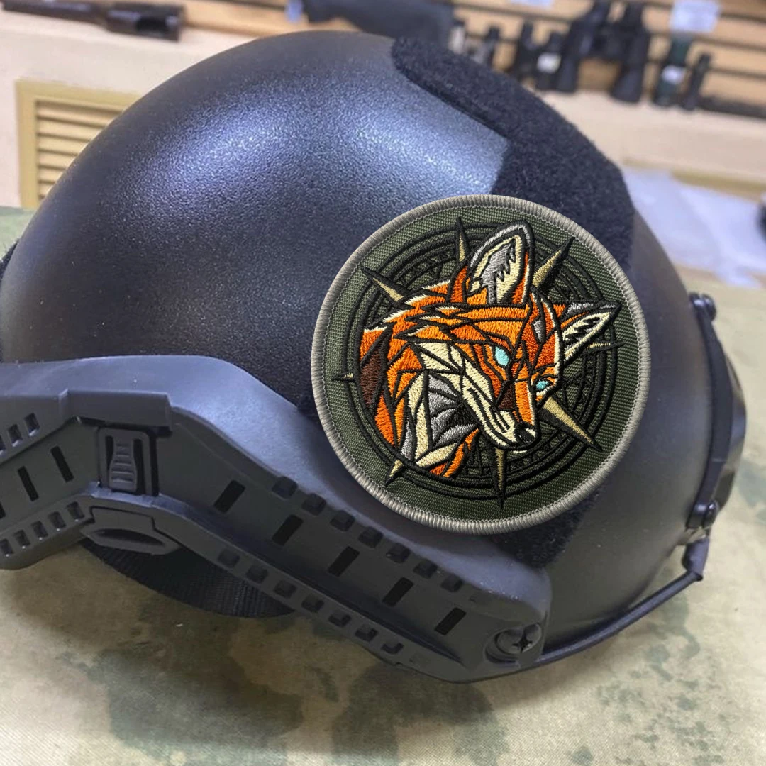 Parche táctico bordado zorro vikingo geométrico para equipamiento MOLLE - imagen 4