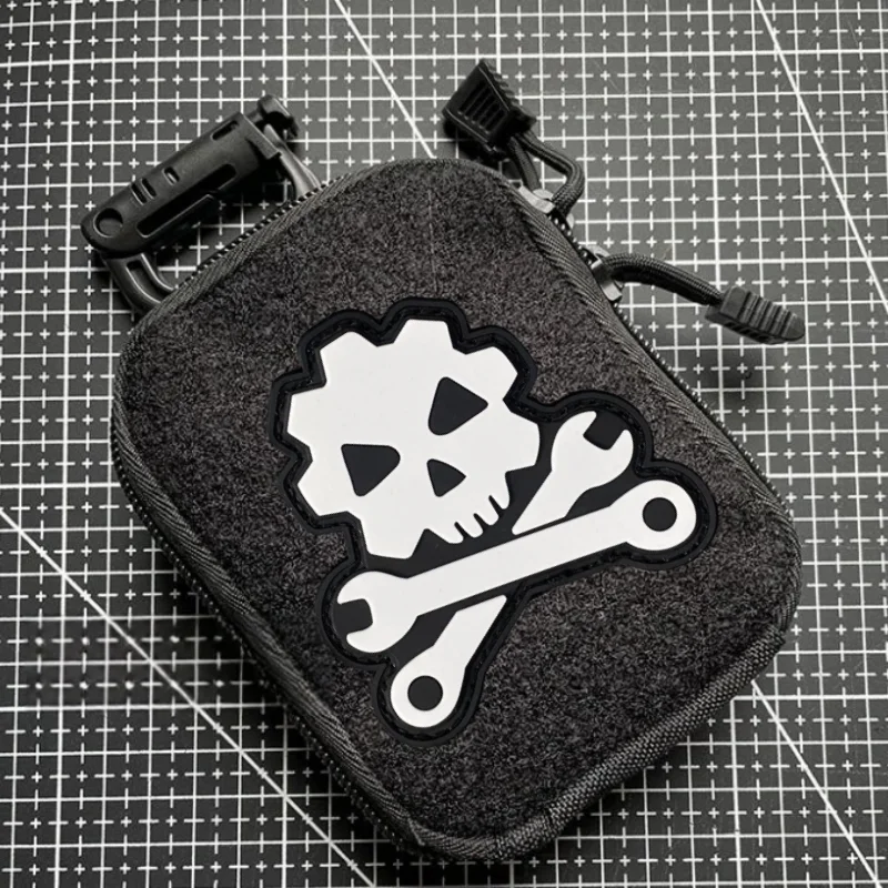 Parche táctico PVC 3D calavera mecánica con velcro para mochila - imagen 5