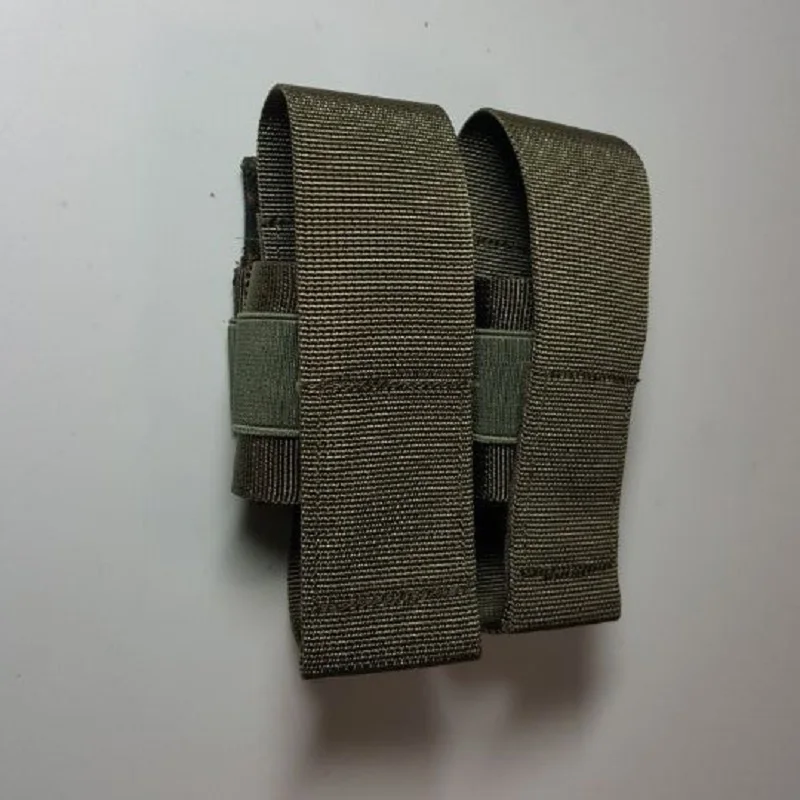 Detalle de bolsas y compartimentos en el chaleco