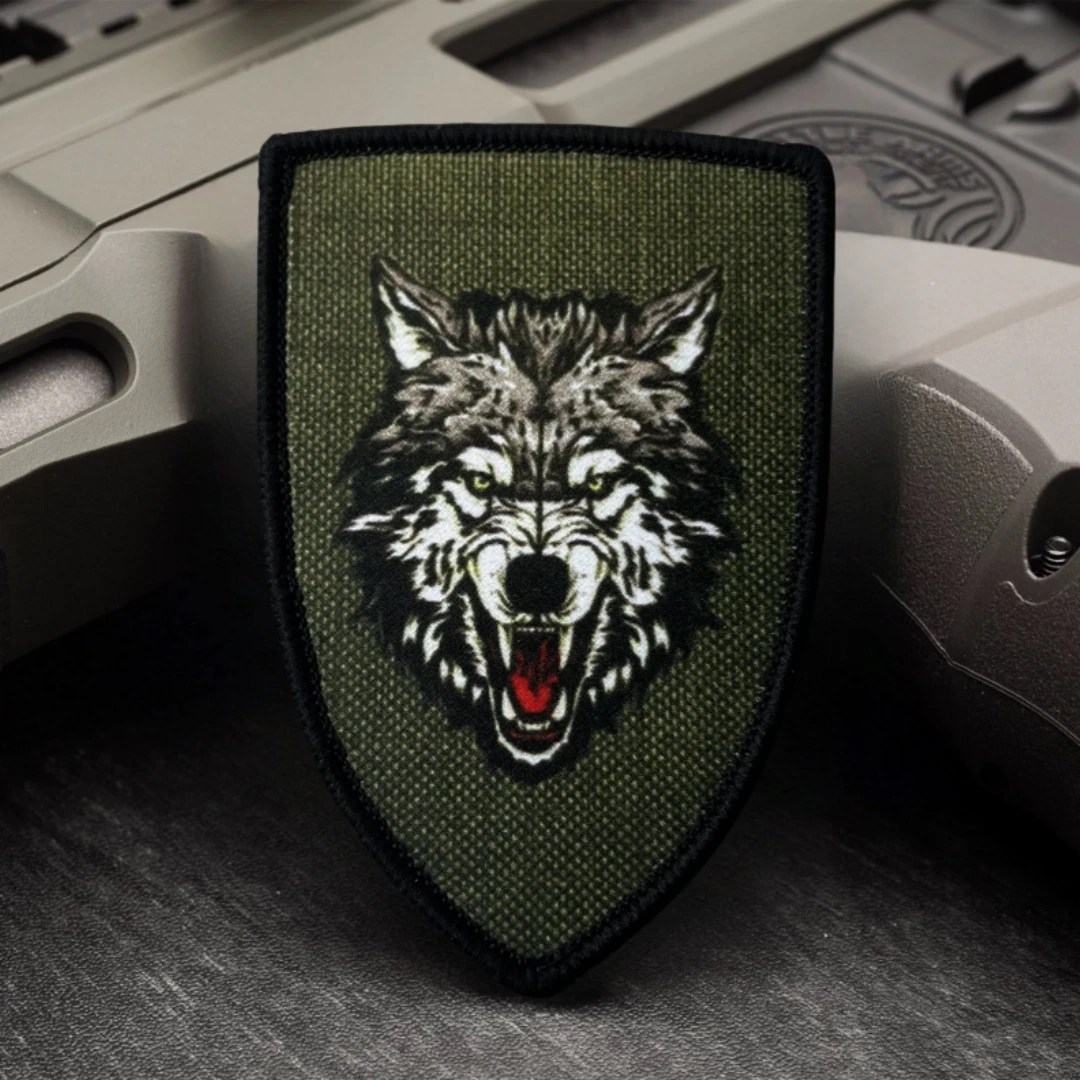 Parche lobo Chevron táctico – Velcro para uniforme o mochila - imagen 4