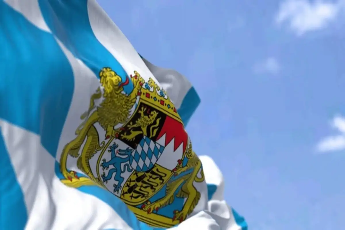 Bandera de Baviera con escudo de armas del estado - imagen 2