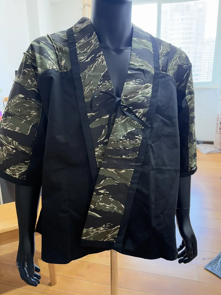 Camisa táctica bordada con diseño de armadura, entretiempo - imagen 2
