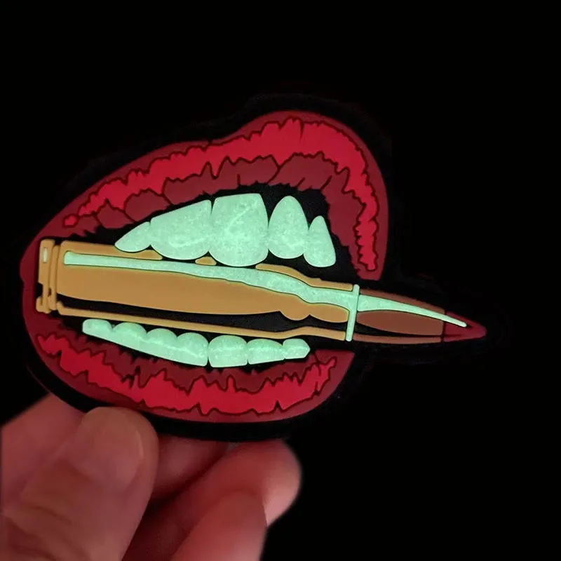 Parche táctico de PVC con velcro: labios, corazón y patatas fritas - imagen 4