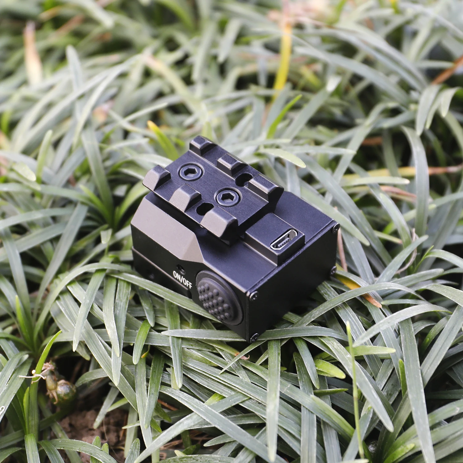 Láser táctico rojo y verde Picatinny recargable USB para pistola - imagen 5