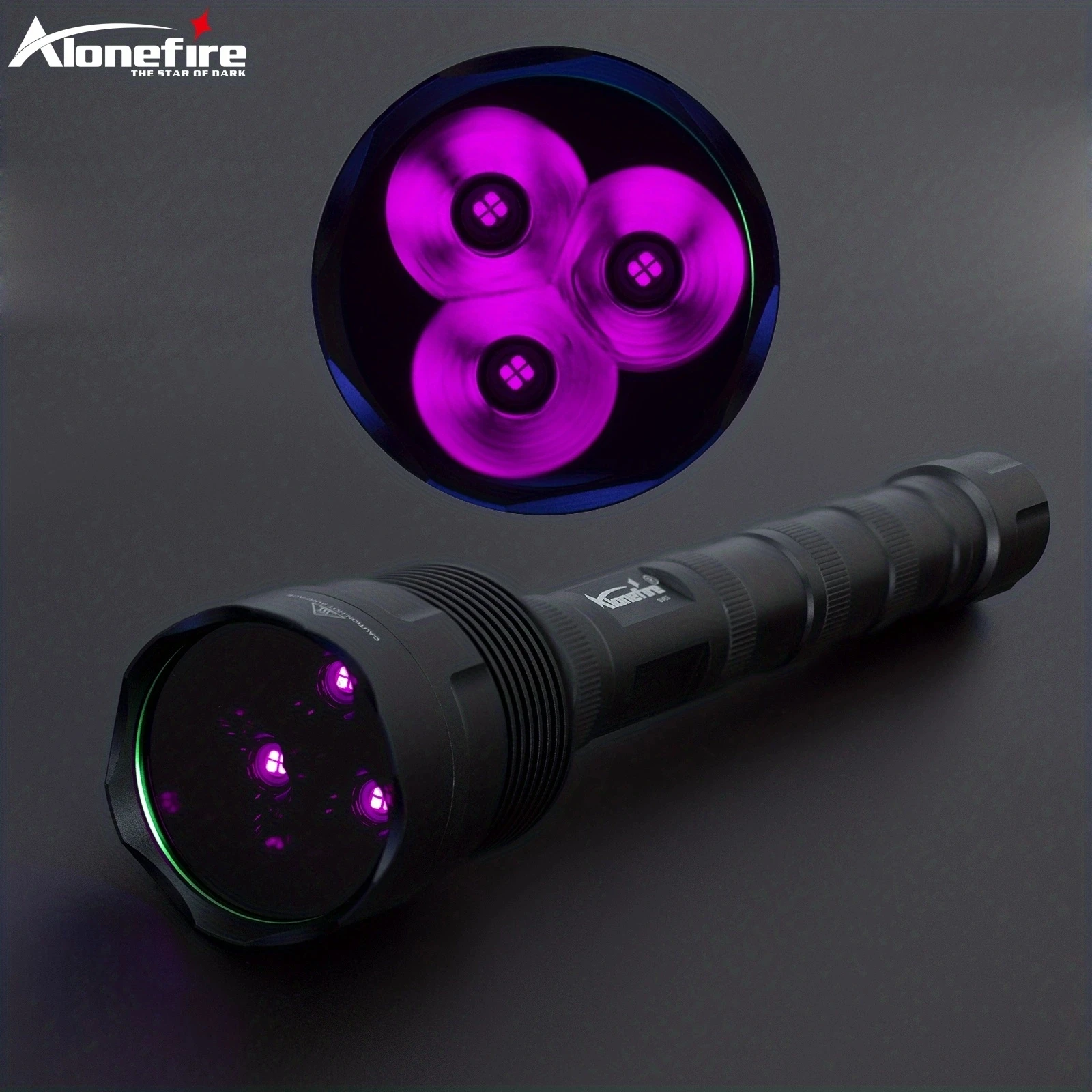 Linterna UV Alonefire SV63 en uso