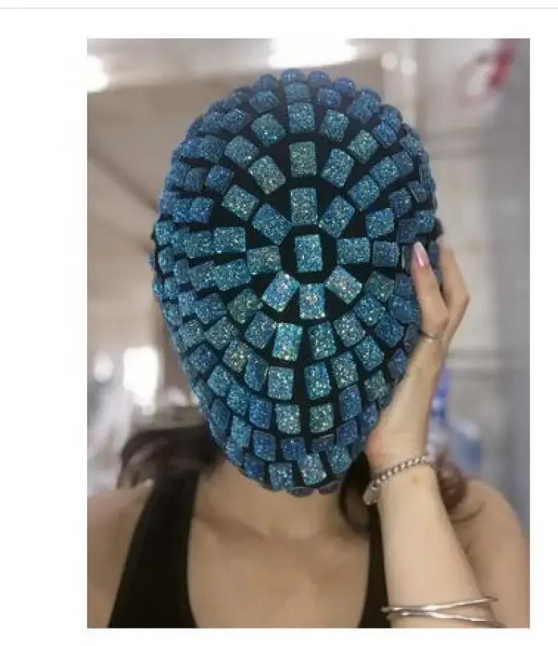 Máscara de erizo con púas, remaches y pedrería para eventos - imagen 2