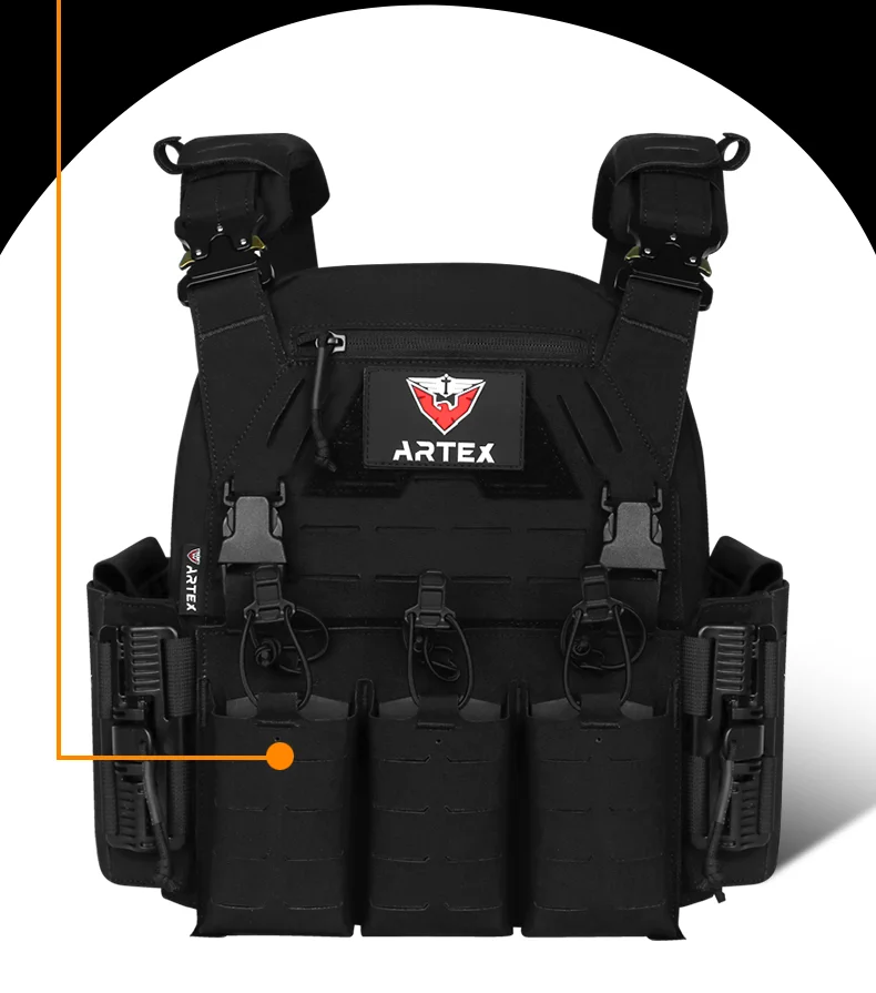 Detalle de diseño táctico y anclajes Molle