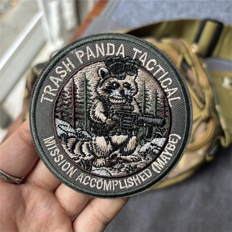 Parche táctico bordado mapache militar con velcro y MOLLE - imagen 3