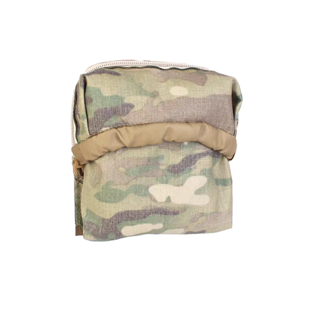 Bolsa Molle fijada a chaleco táctico