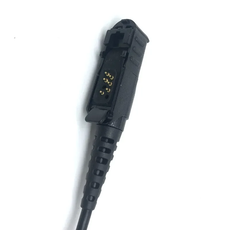 Conector en color negro y acabado